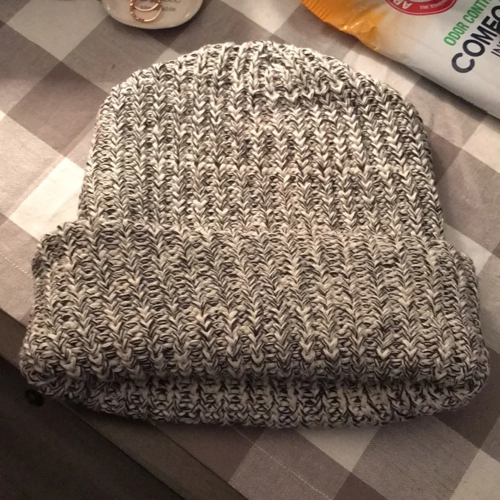 EUC Love Your Melon Beanie - Picture 4 of 6